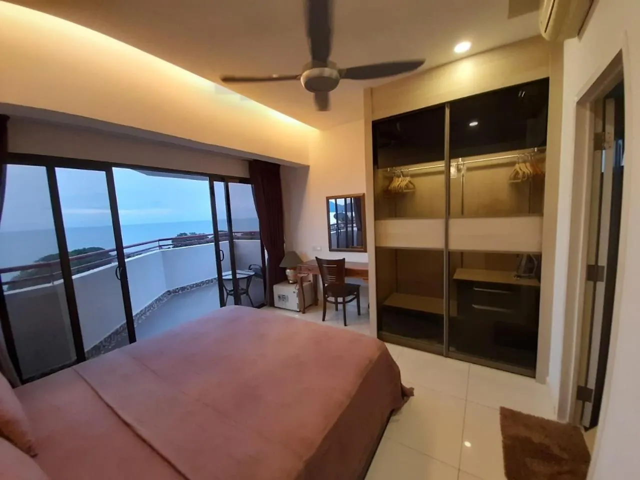 Susie'S Resort Seaview Suites At Sri Sayang 바투 페링기